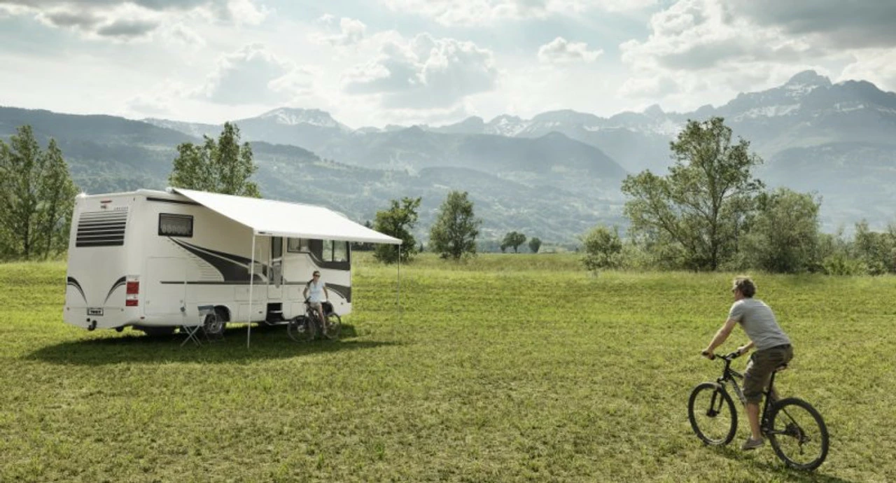 Thule Omnistor 9200 Roof-Mounted Caravan Motorhome Awning 3 Thule Omnistor 9200 Roof-Mounted Caravan Motorhome Awning